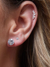 Kép betöltése a Galéria nézőbe, Ezüst 1 köves fülbevaló-925% 5mm